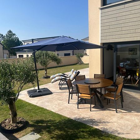 Beach House Gouville-sur-Mer Bagian luar foto